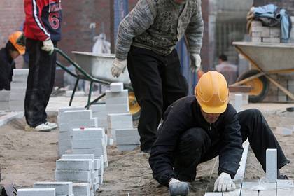 Власти российского города поделились секретом укладки плитки в снег