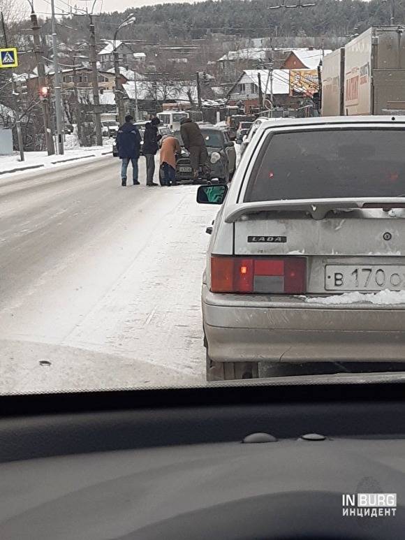 За два часа в Екатеринбурге произошло 12 ДТП. ГИБДД выступило со спецобращением