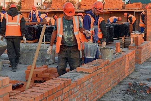 «Дочку» крупной строительной компании Сургута заставили выплатить долги по зарплате