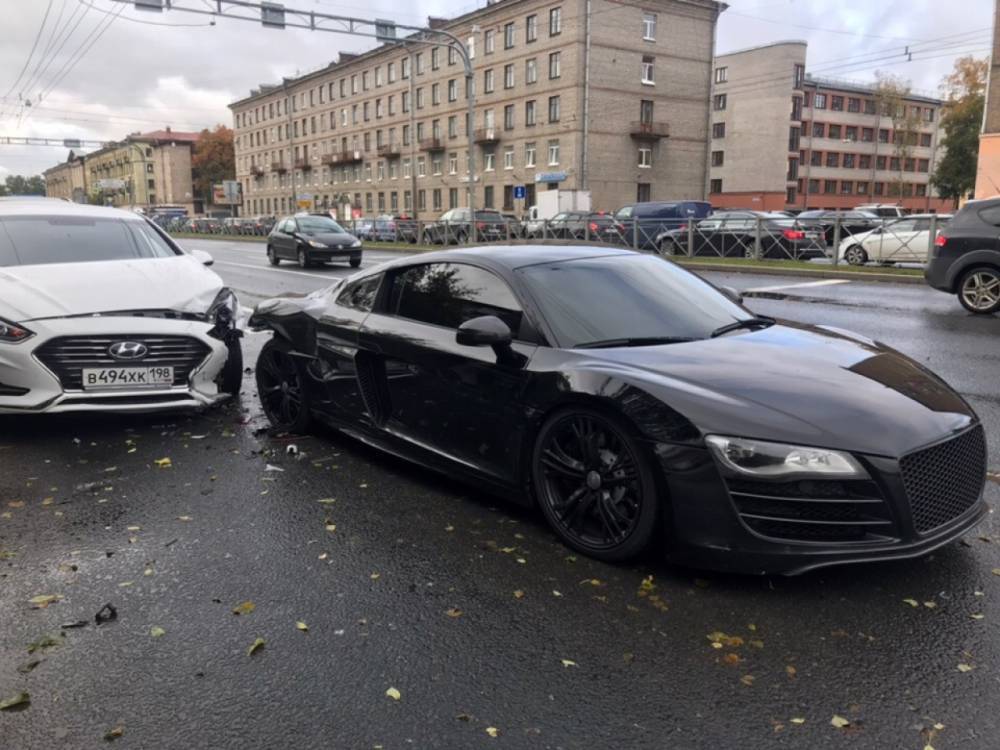В ДТП на Кантемировской попала Audi R8 стоимостью около 11 млн рублей