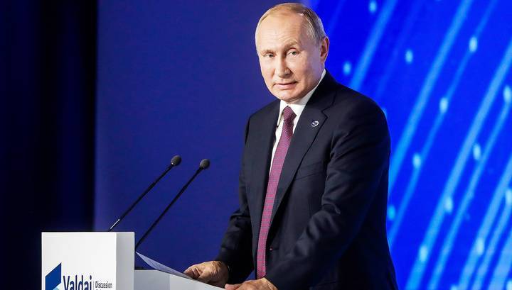 Путин рассказал, что помогло России избежать гражданской войны в 90-е