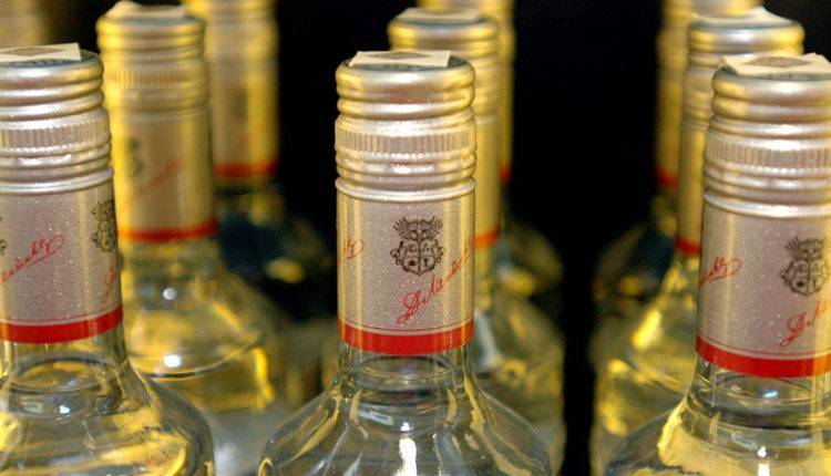 Минфин предложил повысить минимальную розничную цену на водку до 230 рублей за 0,5 литра