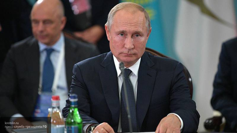Путин отметил, что перед мировой экономикой сегодня стоят серьезные вызовы