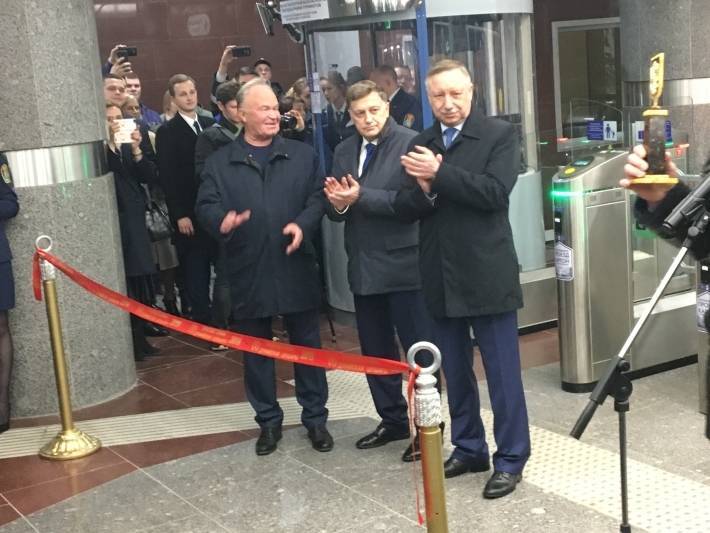 Беглов открыл три новые станции метро в Петербурге