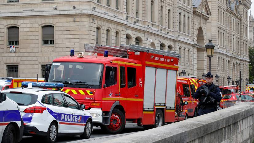 Четыре человека погибли при нападении в префектуре полиции Парижа