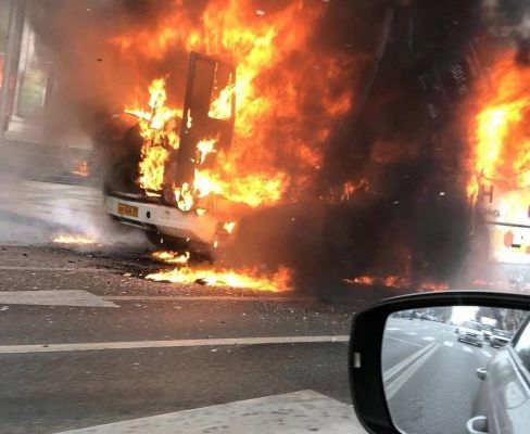 Пассажиры сгоревшей под Петербургом маршрутки получат компенсации