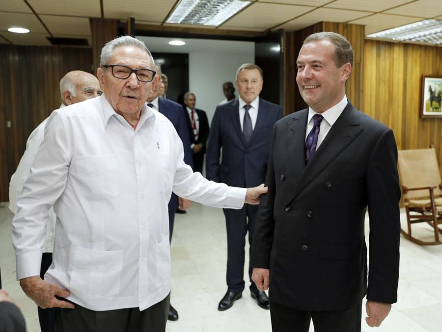 Медведев провел встречу с Раулем Кастро на Кубе