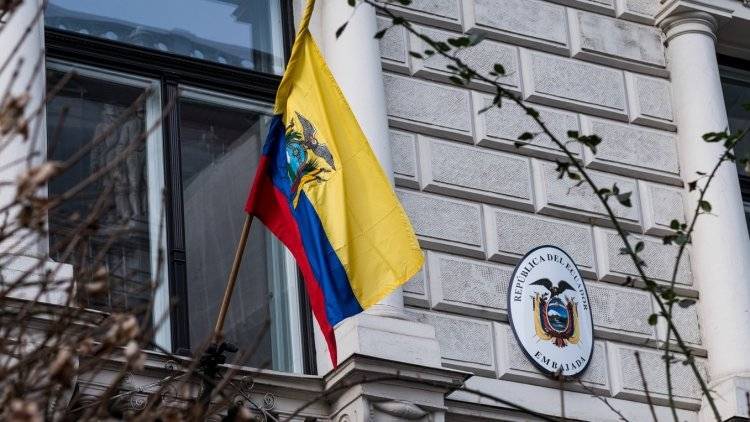 Власти Эквадора ввели в стране режим ЧП из-за массовых протестов