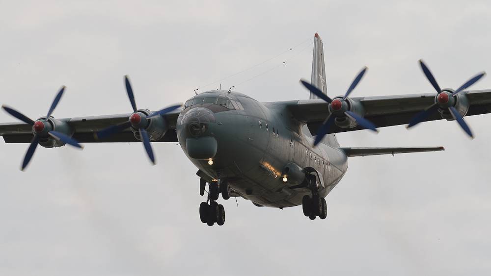 Четыре человека погибли при аварийной посадке самолета Ан-12 на Украине