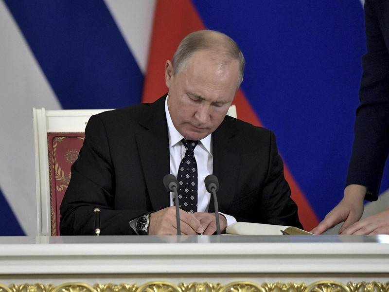 Владимир Путин уволил руководителей нескольких силовых ведомств