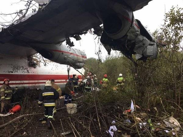 Пятеро человек погибли при аварийной посадке Ан-12 подо Львовом. У самолета закончилось топливо