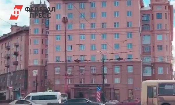 Власти Челябинска анонсировали результаты проверки по розовому фасаду дома на площади Революции