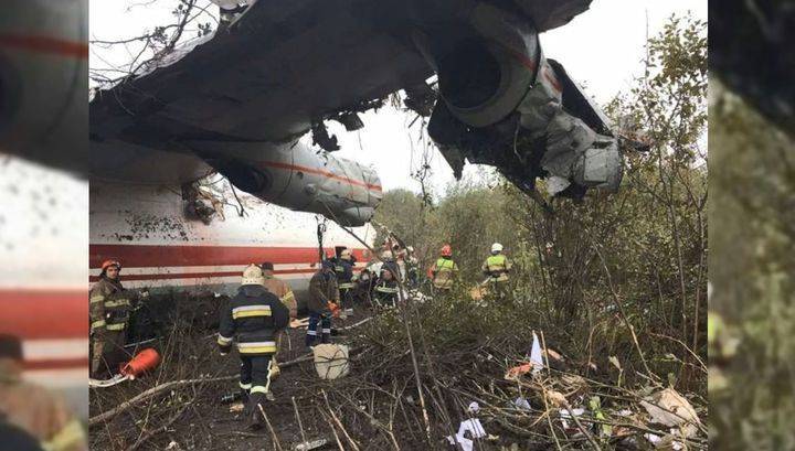 Жертвами аварийной посадки Ан-12 под Львовом стали пять человек