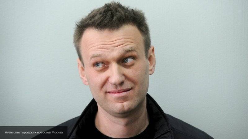 Навальный в Twitter пожаловался на Соловьева, который ему "вонзил нож в спину"