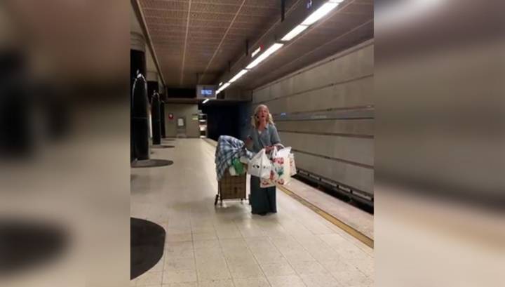 Бездомная россиянка, спевшая в американском метро, заключит выгодный контракт