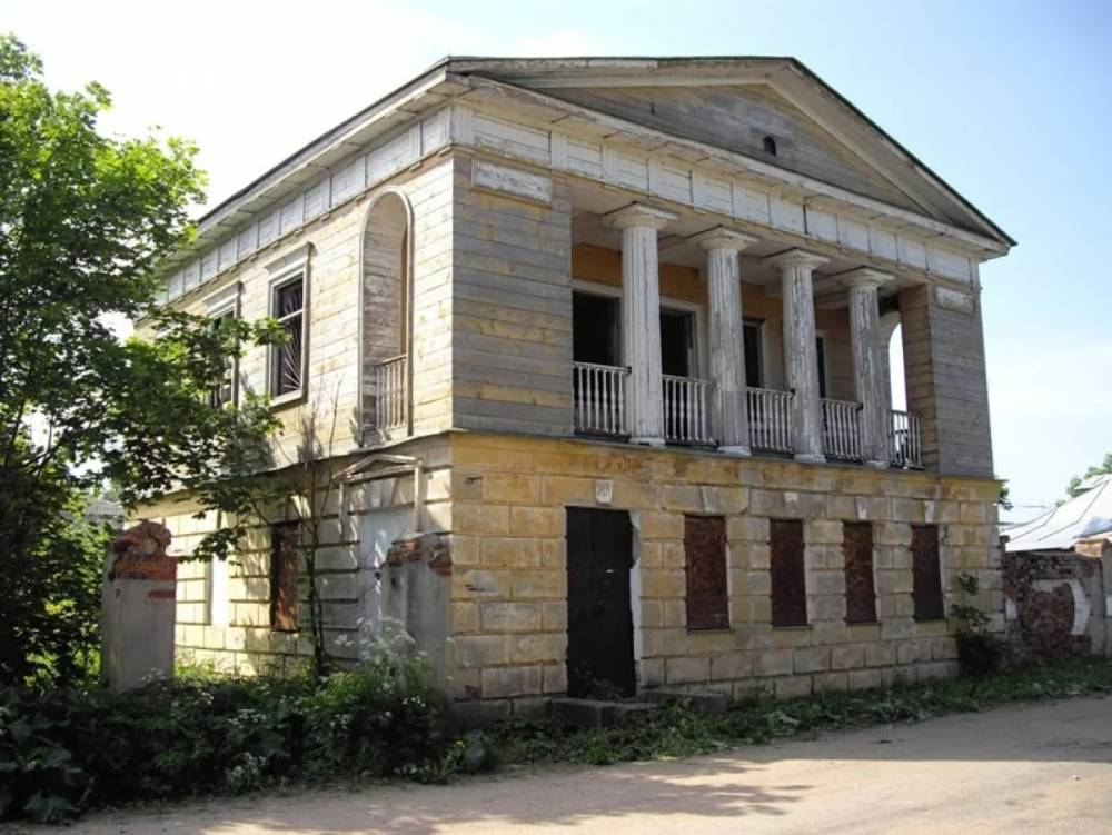 В Коростыни открыли отреставрированный Путевой дворец Александра I