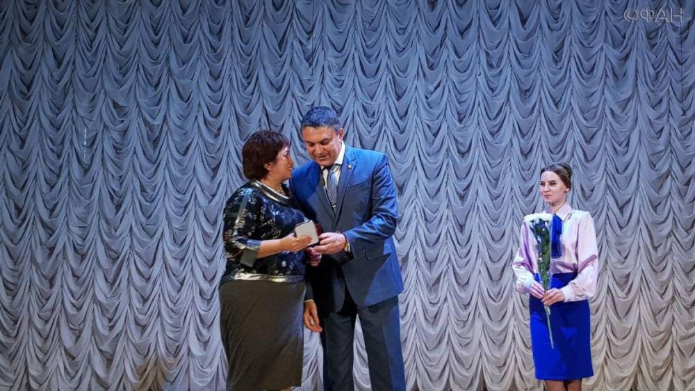 Глава ЛНР наградил лучших работников сферы образования