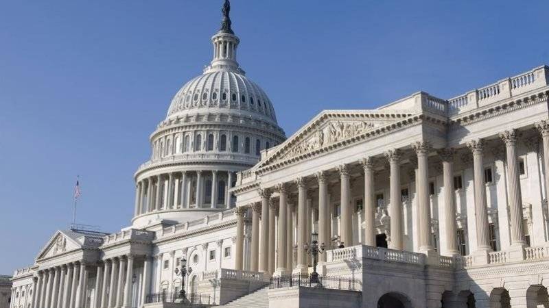 Сенатор США предложил ввести запрет для чиновников зарабатывать на Украине