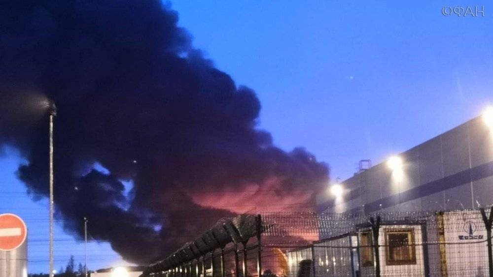 ФАН публикует видео пожара на складе в Петербурге