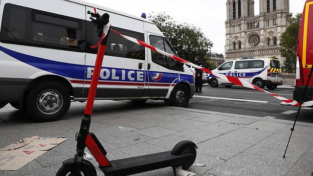 Резня в Париже: убивший четверых полицейских принял ислам полтора года назад