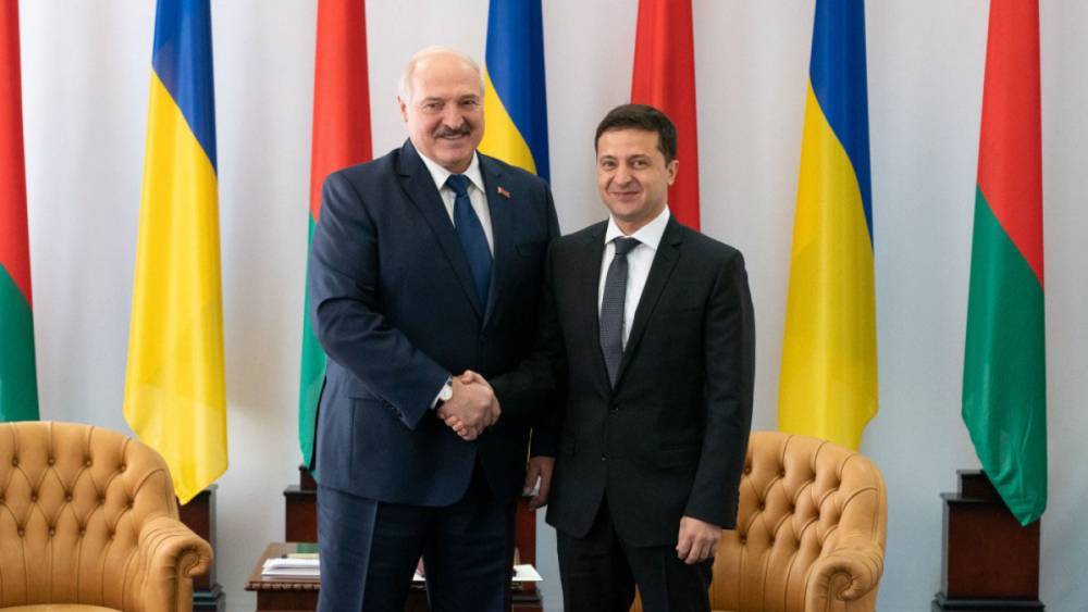 Лукашенко на встрече с Зеленским запутался в именах президентов