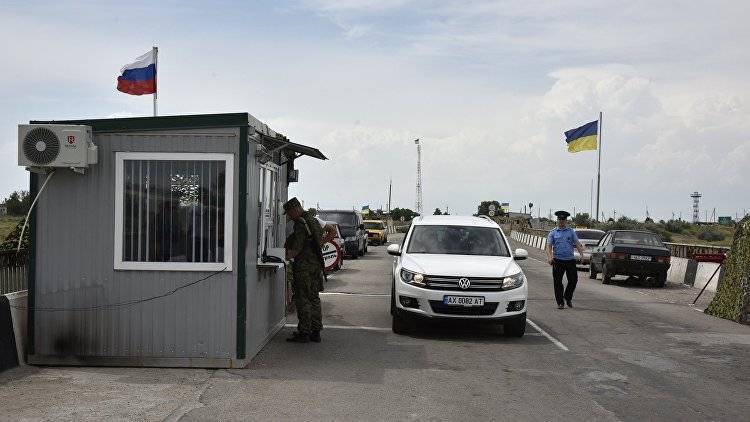 На Украине подсчитали, сколько людей пересекли границу с Крымом