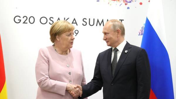 Путин поздравил с Днем германского единства Меркель и Штайнмайера