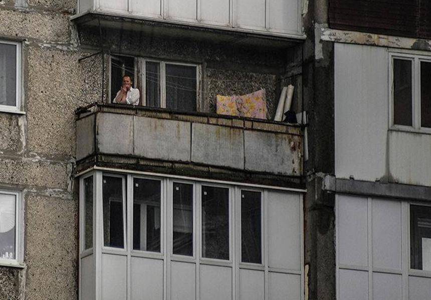 Жителя Ставрополья хотят наказать за курение на балконе. МЧС утверждает, что он спровоцировал пожар в доме