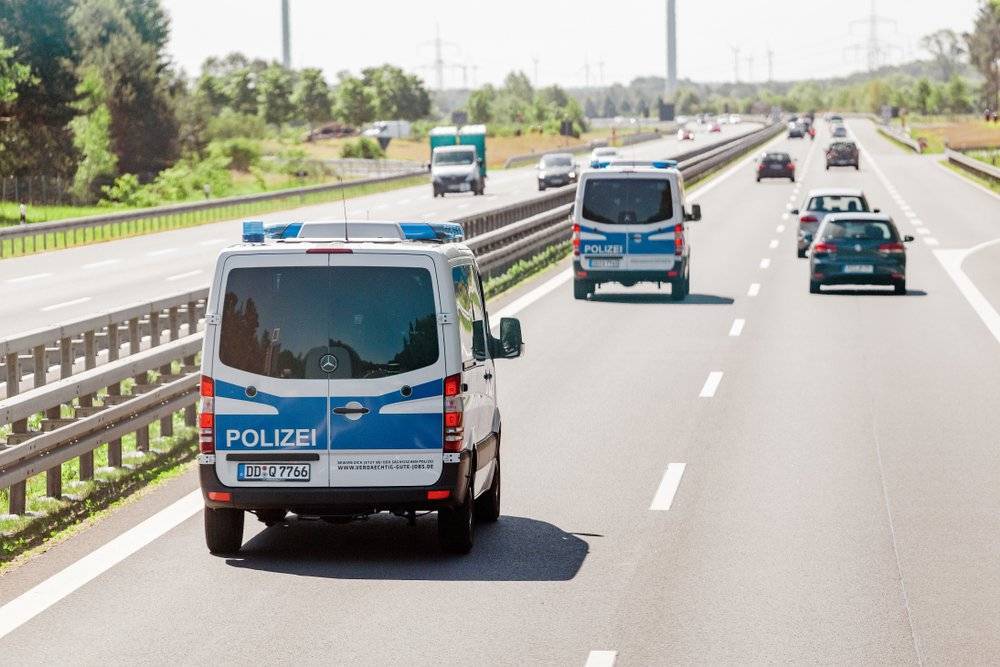 Пьяный водитель без прав украл камеру фиксации скорости в Баварии