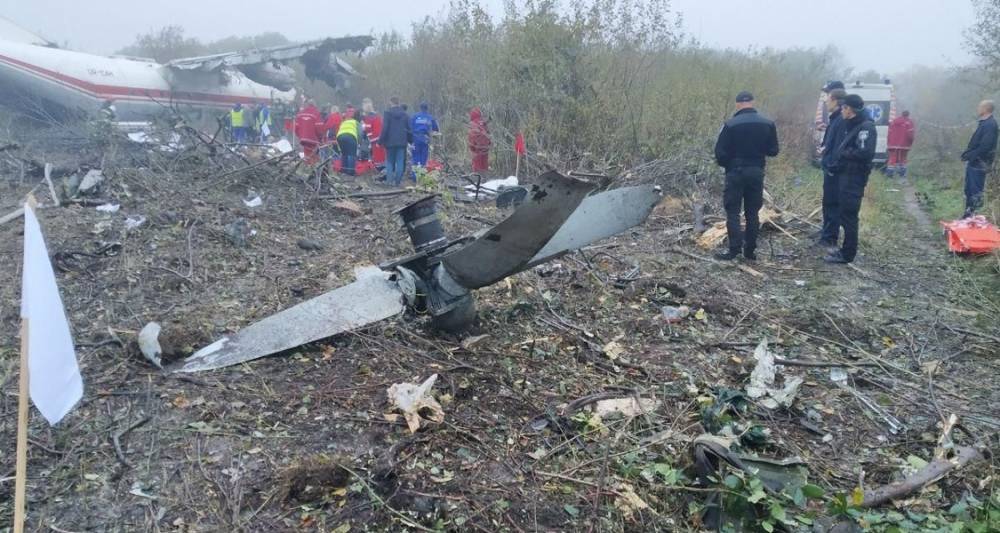 Четыре человека погибли в результате аварийной посадки АН-12 на Украине