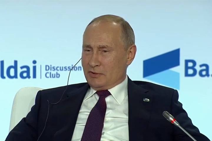 Путин обвинил российские телеканалы в очернении Украины