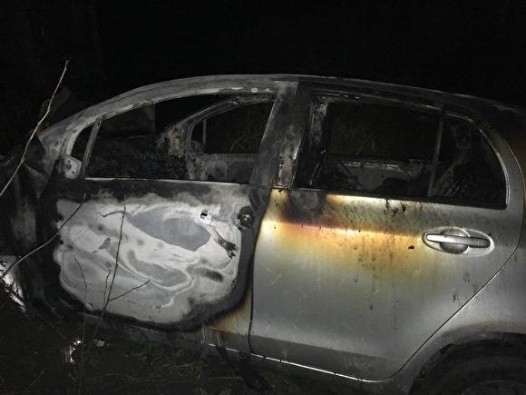В Свердловской области потерявший управление водитель сгорел в перевернувшейся машине