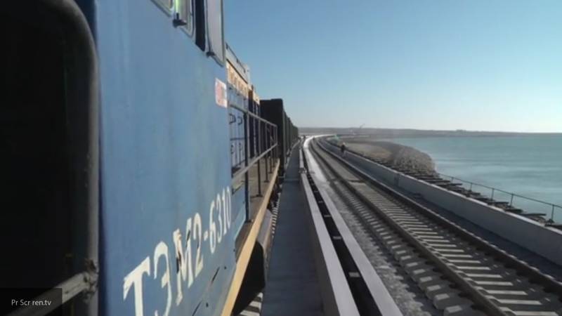 Крымская железная дорога получила локомотивы для первого проезда по мосту