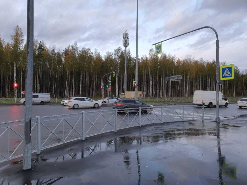 На перекрестке Суздальского шоссе и Орлово-Денисовского проспекта появился новый светофор