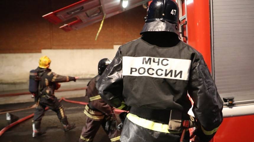 Пожарные тушили возгорание на асфальтобетонном заводе в Петербурге