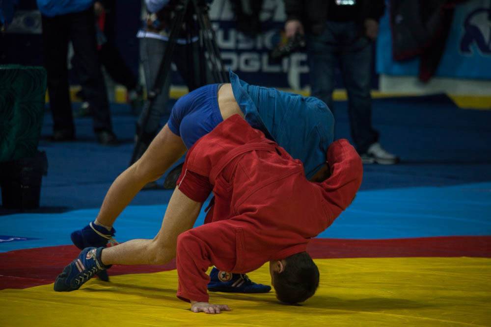 Воспитанник Спортивной школы №5 привез в Петрозаводск с турнира по самбо серебряную медаль