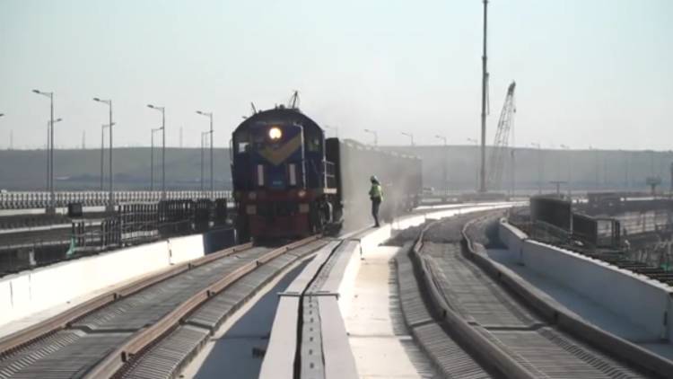 Новые локомотивы и вагоны передали полуострову для Крымской железной дороги