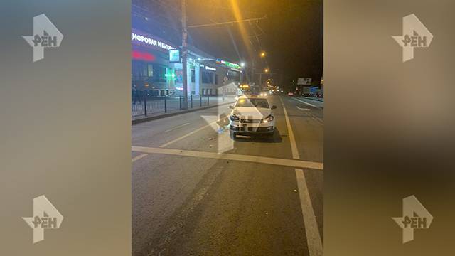 Фото: автоледи-таксист въехала в полицейскую машину в Москве