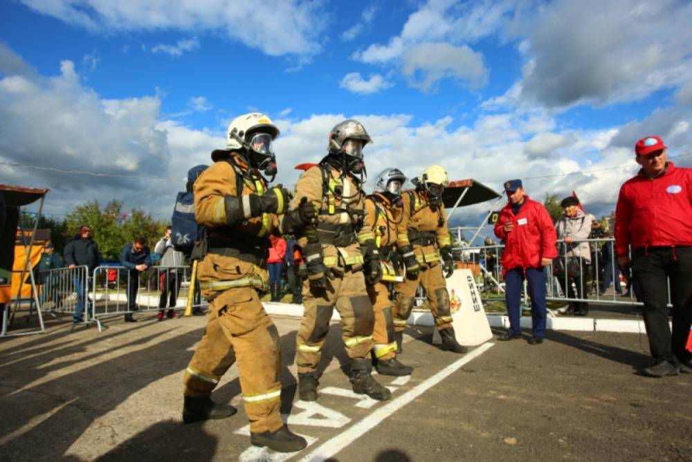 МЧС Петербурга обошло столичных коллег на пожарно-спасательных соревнованиях в Нальчике