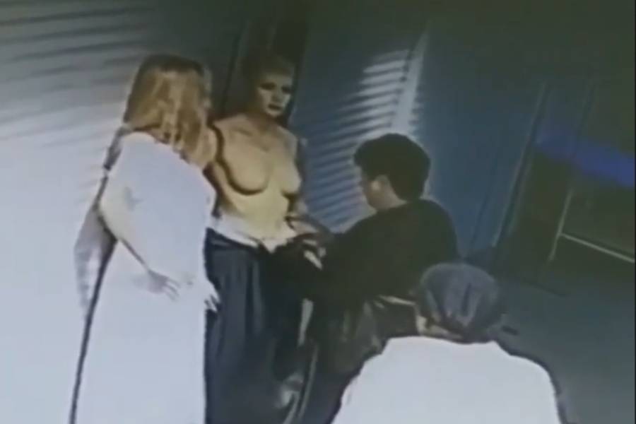 В Ставрополье камеры сняли, как женщина крадет платье с манекена