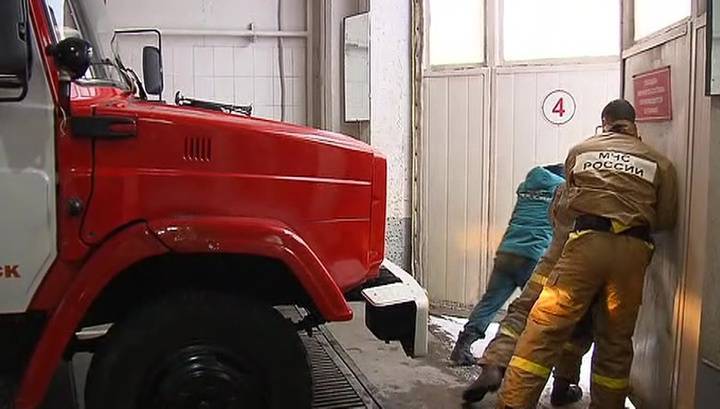 В Якутии спасатели эвакуировали 158 детей и 45 сотрудников дома-интерната из-за задымления