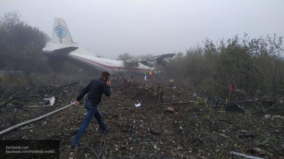 Три человека погибли при жесткой посадке Ан-12 возле Львова