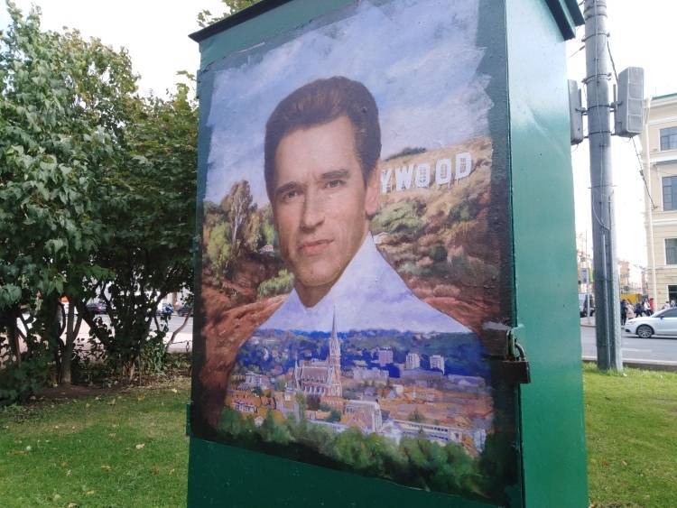 Граффити с изображением Шварценеггера появилось у Адмиралтейства в Петербурге