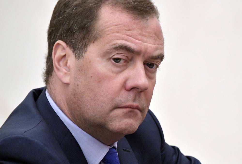 Зарубились не на шутку: Медведев оценил вероятность импичмента Трампу
