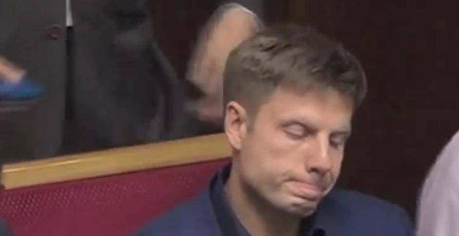 Видео: нардеп уснул во время заседания Верховной рады