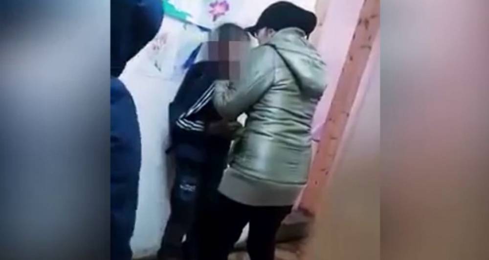 В Якутии учительница пригрозила "спустить шкуру" с ученика