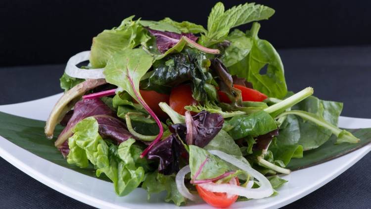Ученые рассказали о вреде сырых овощей для кишечника