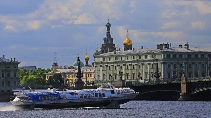 Заявку на электронную визу в Петербург подали более трех тысяч иностранцев