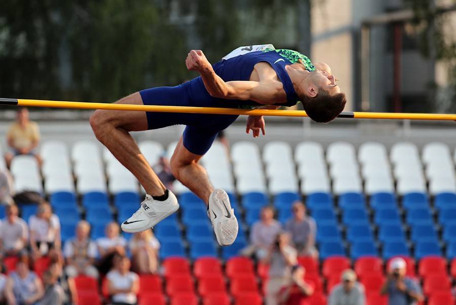 Россияне Акименко и Иванюк завоевали серебро и бронзу на ЧМ по легкой атлетике