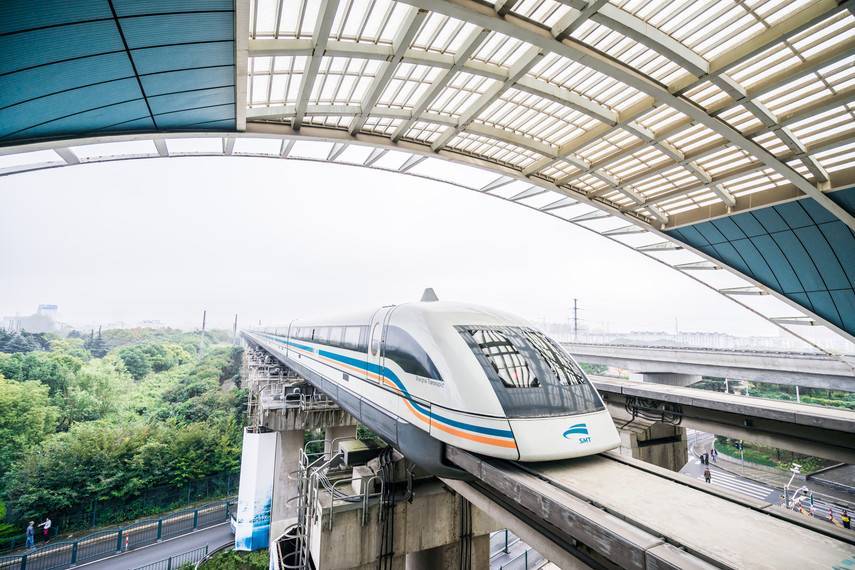 В Китае начали прокладывать пути для поездов на магнитной подушке